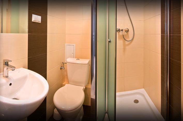 Avion Hotel Świdnik Eksteriør bilde