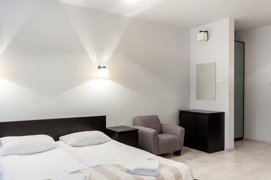 Avion Hotel Świdnik Rom bilde